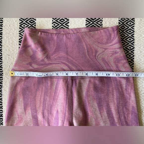 Beyond Yoga pink swirl/tie-dye bike shorts - small - Picture 6 of 10